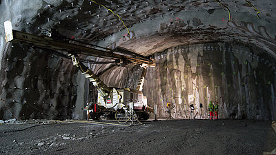 Amberg Technologies – Vermessung – Geomatik – Digitale Infrastruktur – Bahntechnik – Amberg Rail – Gleisvermessung – Gleisinspektion – Gleisdokumentation – Gleisgeometrie EN 13848 – Railway Track Survey – Railway Track As-Built – Railway Track Measurement – Track Measurement Trolley – Railway Track Alignment – Track Defects – Track Documentation – Track Cant Measurement – Track Gauge Measurement – Slab Track Adjustment – Slab Track Acceptance – Railway Tamping Measurement – Structural Gauging – Railway Track Clearance – Clearance Analysis – Dynamische Durchfahrtsräume – Dynamic Clearance – Dynamic Envelope – IMU – Inertial Measurement Unit – Tunnelbau – Amberg Tunnel – Tunnelvermessung & Monitoring – Tunnel Laser Scanning – Tunnelprofile – Tunnel Excavation Control – TBM – Drill and Blast – Shotcrete – Spritzbeton – Geophysik – Amberg TSP – Tunnel Seismic Prediction – Geological Forecasting – Fault Detection – Rock Mass – Impact Hammer – Continuous Forecasting – Digitale Zwillinge – Präzisionsmessung – Monitoring-Lösungen – Civil Engineering – Innovation im Untertagebau – High-Accuracy Surveying Systems