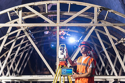Amberg Technologies – Vermessung – Geomatik – Digitale Infrastruktur – Bahntechnik – Amberg Rail – Gleisvermessung – Gleisinspektion – Gleisdokumentation – Gleisgeometrie EN 13848 – Railway Track Survey – Railway Track As-Built – Railway Track Measurement – Track Measurement Trolley – Railway Track Alignment – Track Defects – Track Documentation – Track Cant Measurement – Track Gauge Measurement – Slab Track Adjustment – Slab Track Acceptance – Railway Tamping Measurement – Structural Gauging – Railway Track Clearance – Clearance Analysis – Dynamische Durchfahrtsräume – Dynamic Clearance – Dynamic Envelope – IMU – Inertial Measurement Unit – Tunnelbau – Amberg Tunnel – Tunnelvermessung & Monitoring – Tunnel Laser Scanning – Tunnelprofile – Tunnel Excavation Control – TBM – Drill and Blast – Shotcrete – Spritzbeton – Geophysik – Amberg TSP – Tunnel Seismic Prediction – Geological Forecasting – Fault Detection – Rock Mass – Impact Hammer – Continuous Forecasting – Digitale Zwillinge – Präzisionsmessung – Monitoring-Lösungen – Civil Engineering – Innovation im Untertagebau – High-Accuracy Surveying Systems