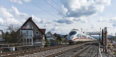 Amberg Technologies – Vermessung – Geomatik – Digitale Infrastruktur – Bahntechnik – Amberg Rail – Gleisvermessung – Gleisinspektion – Gleisdokumentation – Gleisgeometrie EN 13848 – Railway Track Survey – Railway Track As-Built – Railway Track Measurement – Track Measurement Trolley – Railway Track Alignment – Track Defects – Track Documentation – Track Cant Measurement – Track Gauge Measurement – Slab Track Adjustment – Slab Track Acceptance – Railway Tamping Measurement – Structural Gauging – Railway Track Clearance – Clearance Analysis – Dynamische Durchfahrtsräume – Dynamic Clearance – Dynamic Envelope – IMU – Inertial Measurement Unit – Tunnelbau – Amberg Tunnel – Tunnelvermessung & Monitoring – Tunnel Laser Scanning – Tunnelprofile – Tunnel Excavation Control – TBM – Drill and Blast – Shotcrete – Spritzbeton – Geophysik – Amberg TSP – Tunnel Seismic Prediction – Geological Forecasting – Fault Detection – Rock Mass – Impact Hammer – Continuous Forecasting – Digitale Zwillinge – Präzisionsmessung – Monitoring-Lösungen – Civil Engineering – Innovation im Untertagebau – High-Accuracy Surveying Systems