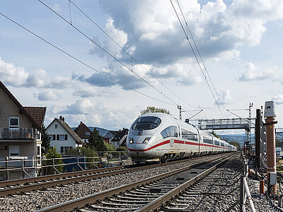 Amberg Technologies – Vermessung – Geomatik – Digitale Infrastruktur – Bahntechnik – Amberg Rail – Gleisvermessung – Gleisinspektion – Gleisdokumentation – Gleisgeometrie EN 13848 – Railway Track Survey – Railway Track As-Built – Railway Track Measurement – Track Measurement Trolley – Railway Track Alignment – Track Defects – Track Documentation – Track Cant Measurement – Track Gauge Measurement – Slab Track Adjustment – Slab Track Acceptance – Railway Tamping Measurement – Structural Gauging – Railway Track Clearance – Clearance Analysis – Dynamische Durchfahrtsräume – Dynamic Clearance – Dynamic Envelope – IMU – Inertial Measurement Unit – Tunnelbau – Amberg Tunnel – Tunnelvermessung & Monitoring – Tunnel Laser Scanning – Tunnelprofile – Tunnel Excavation Control – TBM – Drill and Blast – Shotcrete – Spritzbeton – Geophysik – Amberg TSP – Tunnel Seismic Prediction – Geological Forecasting – Fault Detection – Rock Mass – Impact Hammer – Continuous Forecasting – Digitale Zwillinge – Präzisionsmessung – Monitoring-Lösungen – Civil Engineering – Innovation im Untertagebau – High-Accuracy Surveying Systems