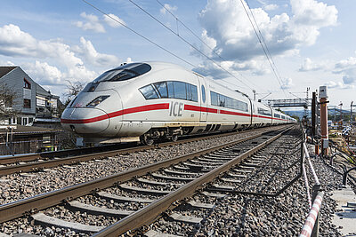 Amberg Technologies – Vermessung – Geomatik – Digitale Infrastruktur – Bahntechnik – Amberg Rail – Gleisvermessung – Gleisinspektion – Gleisdokumentation – Gleisgeometrie EN 13848 – Railway Track Survey – Railway Track As-Built – Railway Track Measurement – Track Measurement Trolley – Railway Track Alignment – Track Defects – Track Documentation – Track Cant Measurement – Track Gauge Measurement – Slab Track Adjustment – Slab Track Acceptance – Railway Tamping Measurement – Structural Gauging – Railway Track Clearance – Clearance Analysis – Dynamische Durchfahrtsräume – Dynamic Clearance – Dynamic Envelope – IMU – Inertial Measurement Unit – Tunnelbau – Amberg Tunnel – Tunnelvermessung & Monitoring – Tunnel Laser Scanning – Tunnelprofile – Tunnel Excavation Control – TBM – Drill and Blast – Shotcrete – Spritzbeton – Geophysik – Amberg TSP – Tunnel Seismic Prediction – Geological Forecasting – Fault Detection – Rock Mass – Impact Hammer – Continuous Forecasting – Digitale Zwillinge – Präzisionsmessung – Monitoring-Lösungen – Civil Engineering – Innovation im Untertagebau – High-Accuracy Surveying Systems