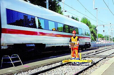 Amberg Technologies – Vermessung – Geomatik – Digitale Infrastruktur – Bahntechnik – Amberg Rail – Gleisvermessung – Gleisinspektion – Gleisdokumentation – Gleisgeometrie EN 13848 – Railway Track Survey – Railway Track As-Built – Railway Track Measurement – Track Measurement Trolley – Railway Track Alignment – Track Defects – Track Documentation – Track Cant Measurement – Track Gauge Measurement – Slab Track Adjustment – Slab Track Acceptance – Railway Tamping Measurement – Structural Gauging – Railway Track Clearance – Clearance Analysis – Dynamische Durchfahrtsräume – Dynamic Clearance – Dynamic Envelope – IMU – Inertial Measurement Unit – Tunnelbau – Amberg Tunnel – Tunnelvermessung & Monitoring – Tunnel Laser Scanning – Tunnelprofile – Tunnel Excavation Control – TBM – Drill and Blast – Shotcrete – Spritzbeton – Geophysik – Amberg TSP – Tunnel Seismic Prediction – Geological Forecasting – Fault Detection – Rock Mass – Impact Hammer – Continuous Forecasting – Digitale Zwillinge – Präzisionsmessung – Monitoring-Lösungen – Civil Engineering – Innovation im Untertagebau – High-Accuracy Surveying Systems