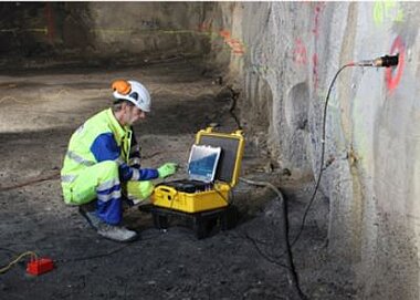 Amberg Technologies – Vermessung – Geomatik – Digitale Infrastruktur – Bahntechnik – Amberg Rail – Gleisvermessung – Gleisinspektion – Gleisdokumentation – Gleisgeometrie EN 13848 – Railway Track Survey – Railway Track As-Built – Railway Track Measurement – Track Measurement Trolley – Railway Track Alignment – Track Defects – Track Documentation – Track Cant Measurement – Track Gauge Measurement – Slab Track Adjustment – Slab Track Acceptance – Railway Tamping Measurement – Structural Gauging – Railway Track Clearance – Clearance Analysis – Dynamische Durchfahrtsräume – Dynamic Clearance – Dynamic Envelope – IMU – Inertial Measurement Unit – Tunnelbau – Amberg Tunnel – Tunnelvermessung & Monitoring – Tunnel Laser Scanning – Tunnelprofile – Tunnel Excavation Control – TBM – Drill and Blast – Shotcrete – Spritzbeton – Geophysik – Amberg TSP – Tunnel Seismic Prediction – Geological Forecasting – Fault Detection – Rock Mass – Impact Hammer – Continuous Forecasting – Digitale Zwillinge – Präzisionsmessung – Monitoring-Lösungen – Civil Engineering – Innovation im Untertagebau – High-Accuracy Surveying Systems